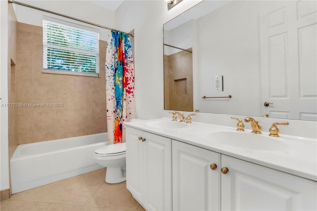 Recently Sold: $1,595,000 (5 beds, 3 baths, 3372 Square Feet)