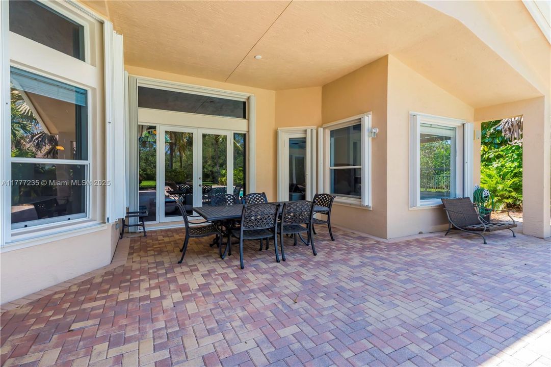 Recently Sold: $1,595,000 (5 beds, 3 baths, 3372 Square Feet)