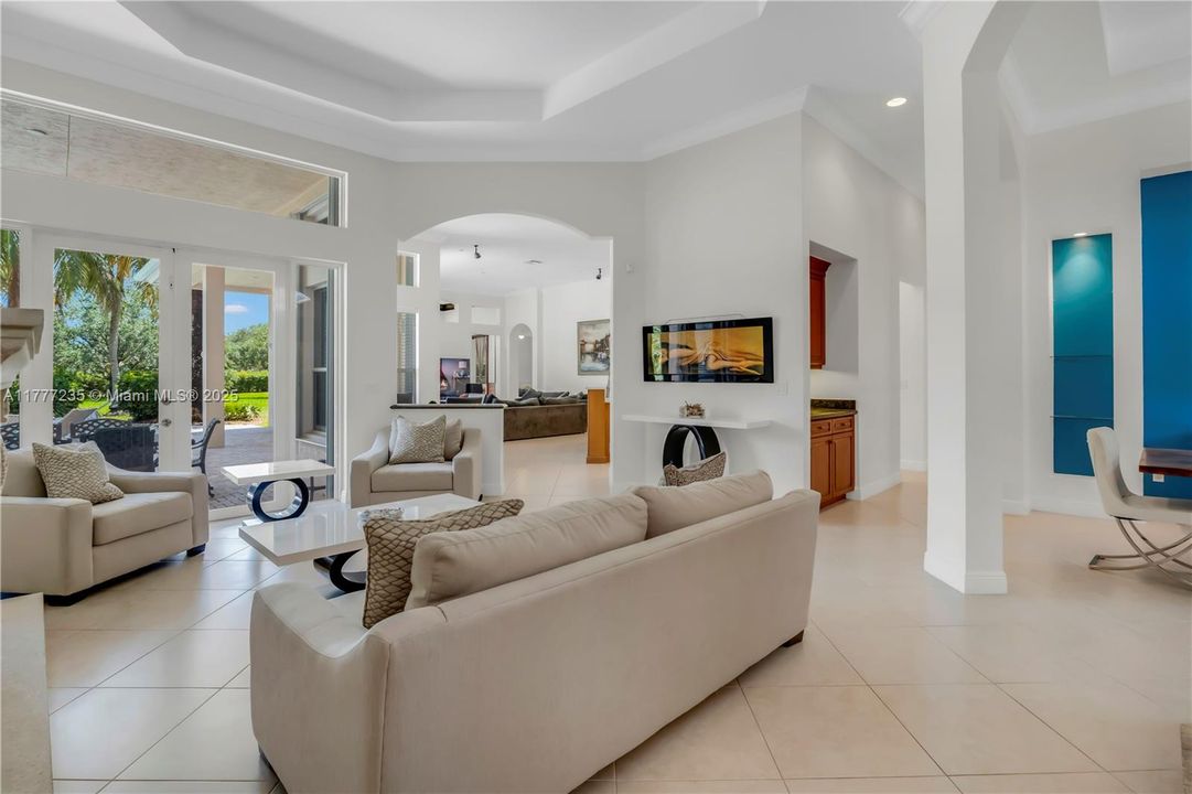 Recently Sold: $1,595,000 (5 beds, 3 baths, 3372 Square Feet)