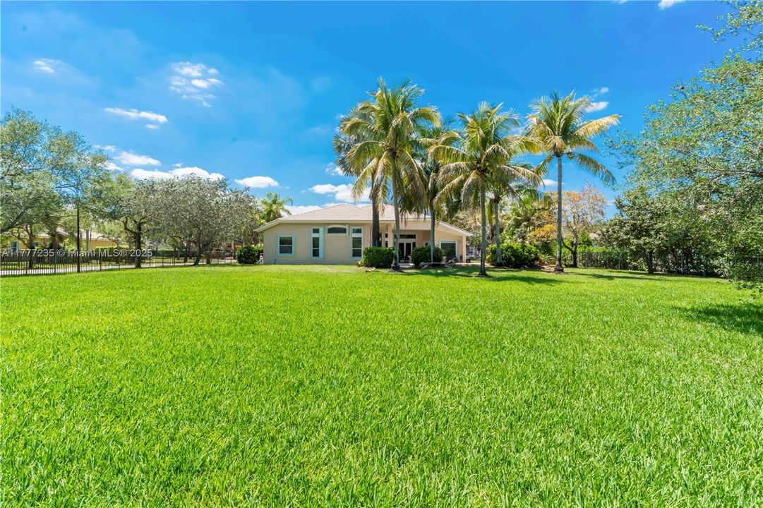 Recently Sold: $1,595,000 (5 beds, 3 baths, 3372 Square Feet)