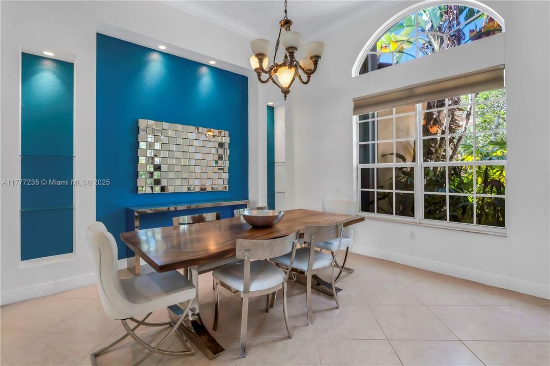 Recently Sold: $1,595,000 (5 beds, 3 baths, 3372 Square Feet)