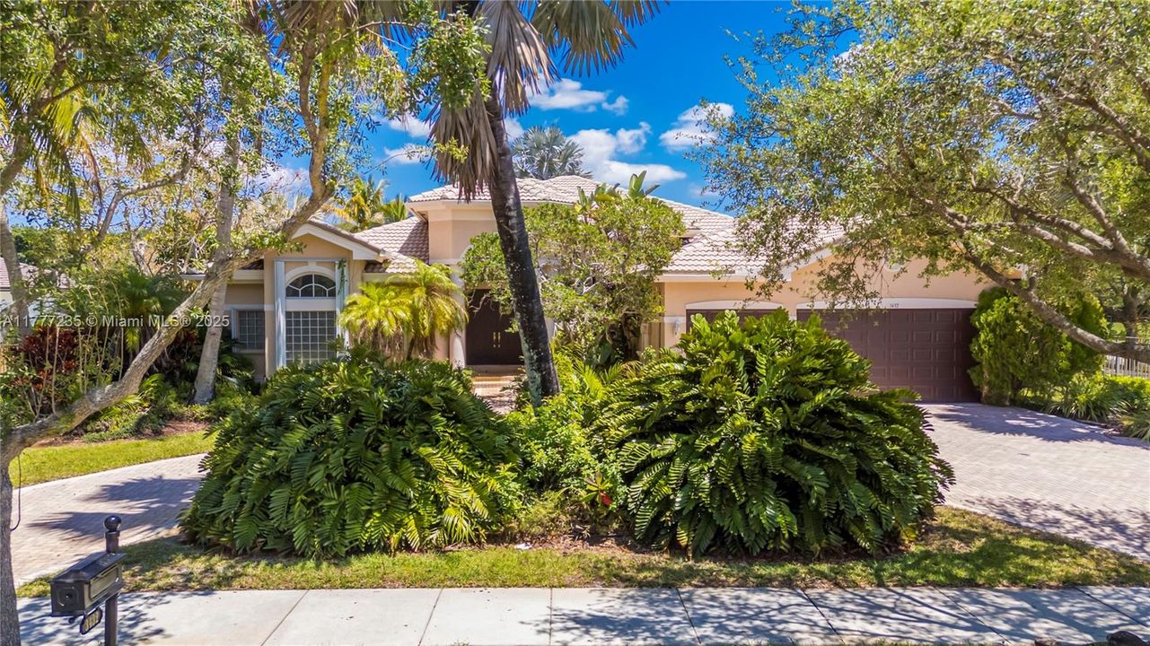 Recently Sold: $1,595,000 (5 beds, 3 baths, 3372 Square Feet)