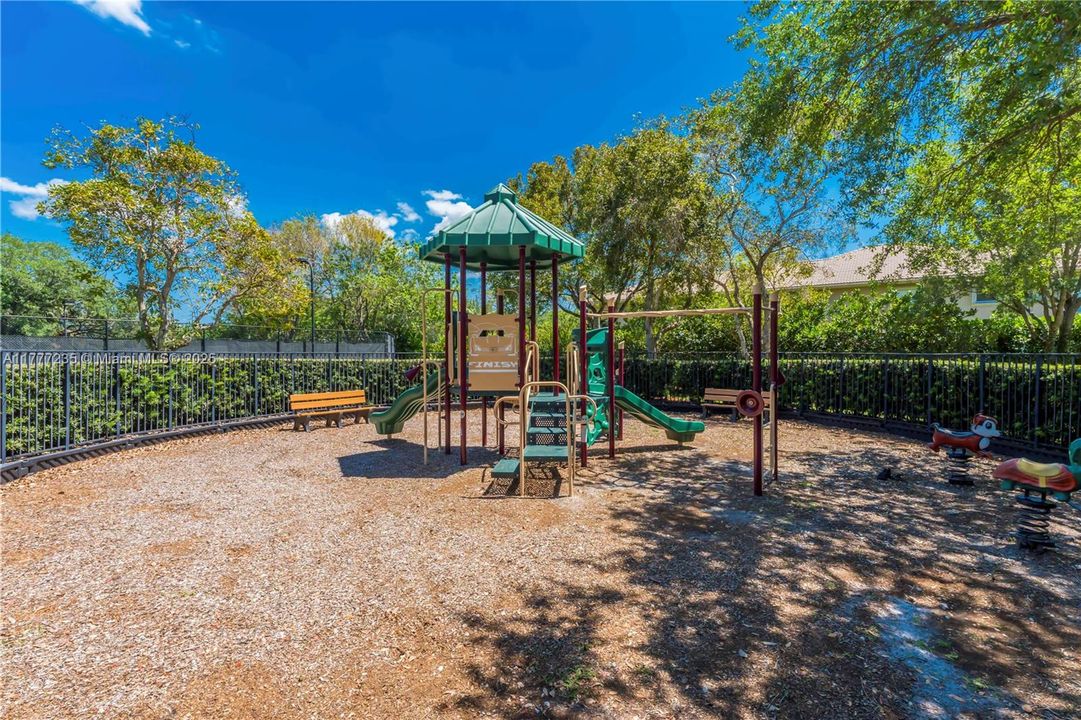 Recently Sold: $1,595,000 (5 beds, 3 baths, 3372 Square Feet)
