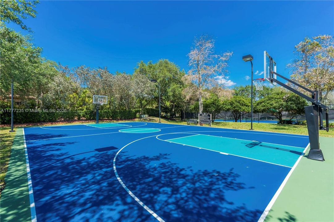 Recently Sold: $1,595,000 (5 beds, 3 baths, 3372 Square Feet)