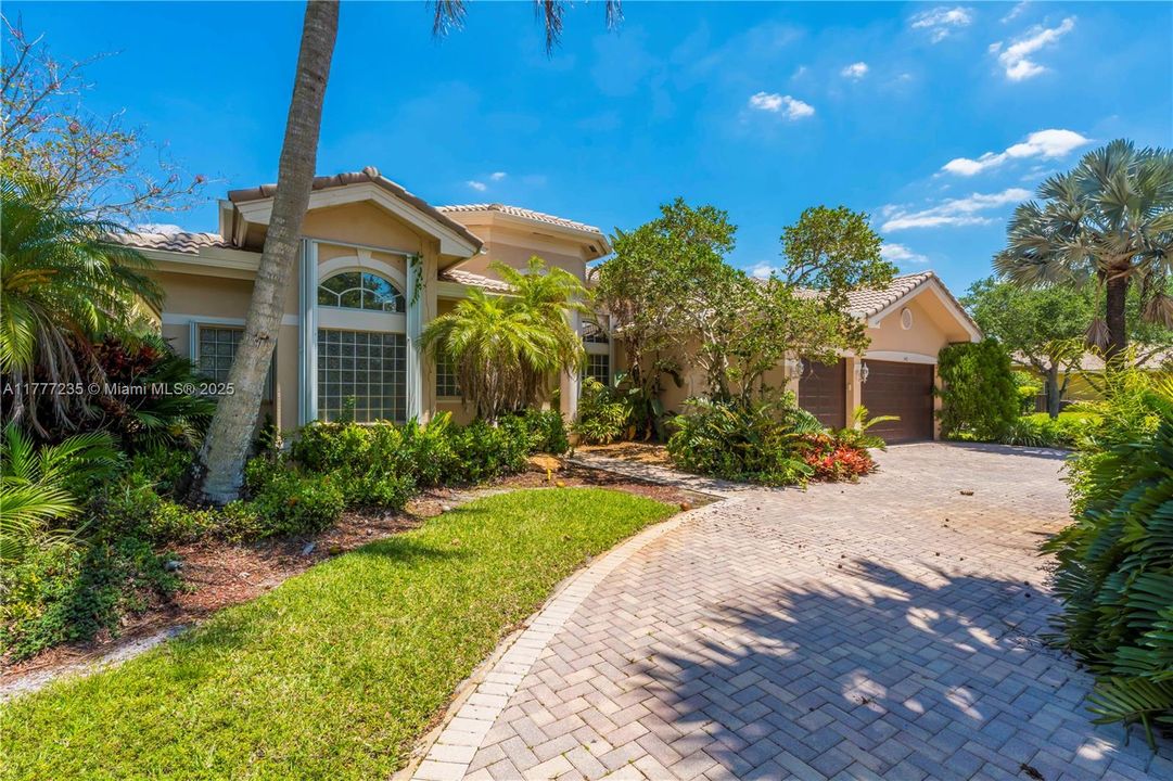 Recently Sold: $1,595,000 (5 beds, 3 baths, 3372 Square Feet)