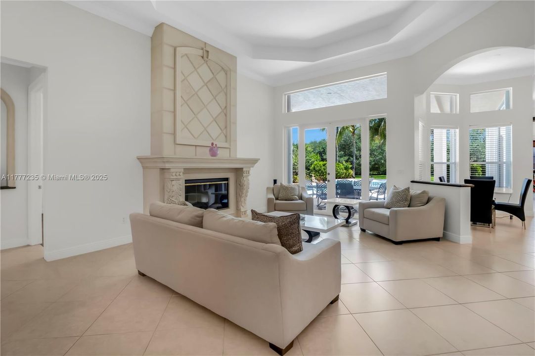 Recently Sold: $1,595,000 (5 beds, 3 baths, 3372 Square Feet)