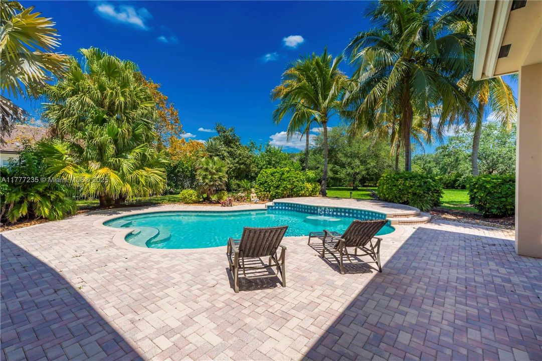 Recently Sold: $1,595,000 (5 beds, 3 baths, 3372 Square Feet)