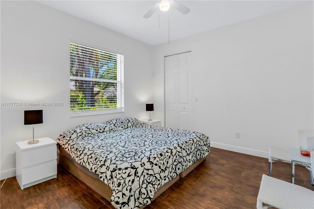 Recently Sold: $1,595,000 (5 beds, 3 baths, 3372 Square Feet)