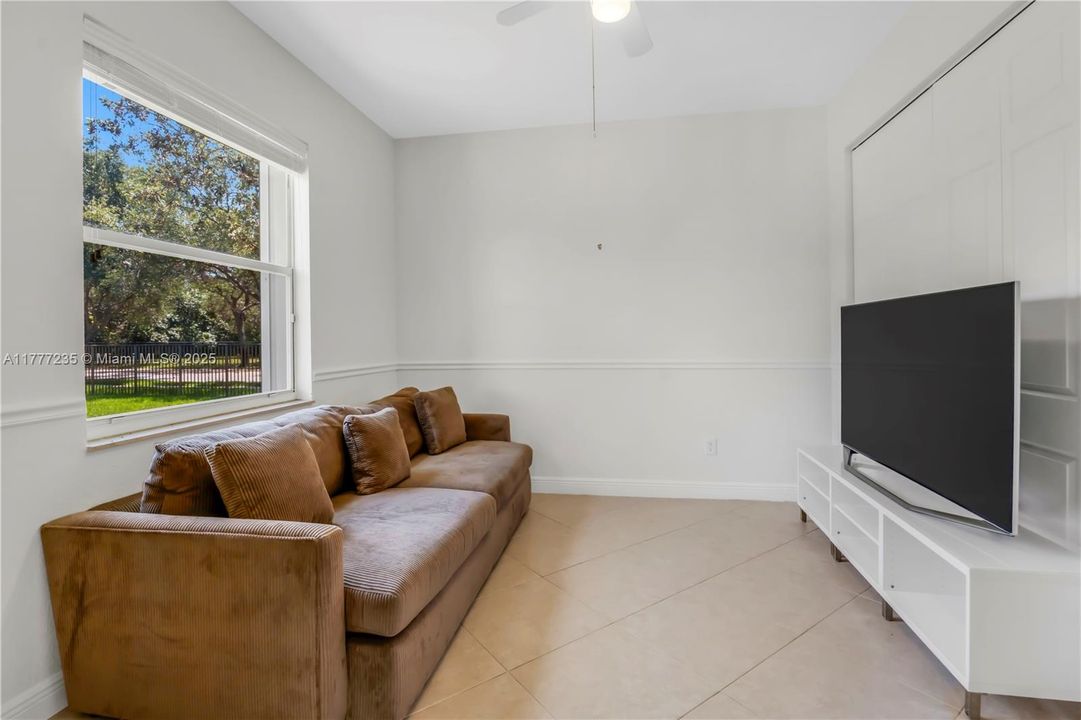 Recently Sold: $1,595,000 (5 beds, 3 baths, 3372 Square Feet)