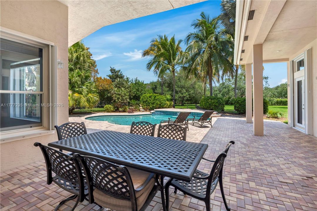 Recently Sold: $1,595,000 (5 beds, 3 baths, 3372 Square Feet)