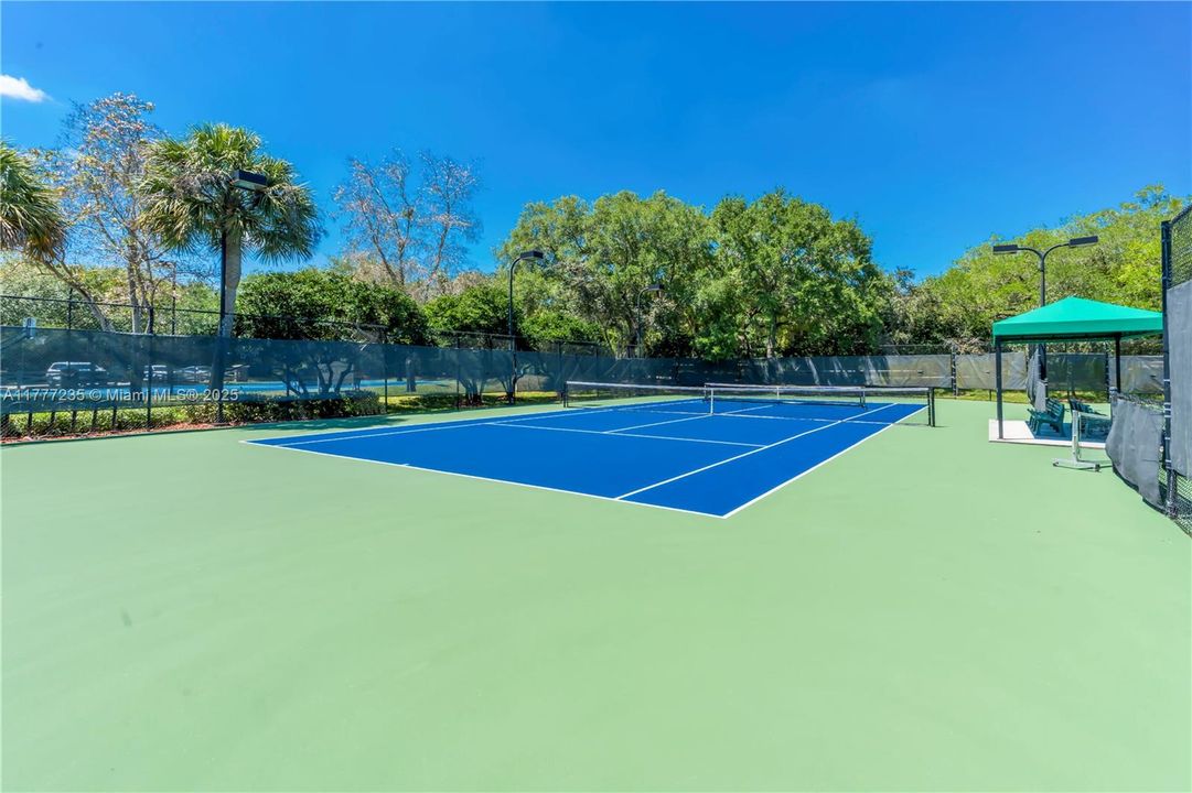 Recently Sold: $1,595,000 (5 beds, 3 baths, 3372 Square Feet)