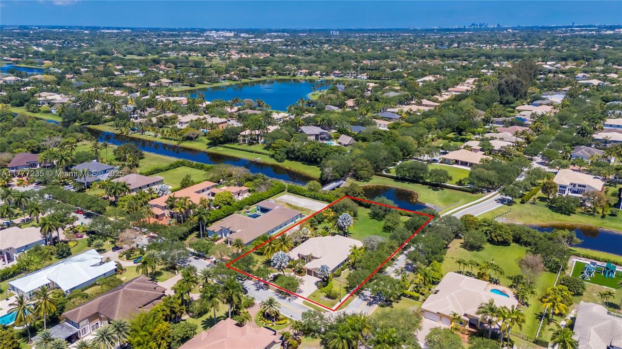 Recently Sold: $1,595,000 (5 beds, 3 baths, 3372 Square Feet)