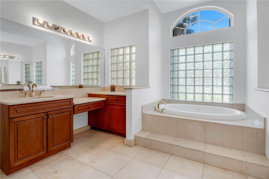 Recently Sold: $1,595,000 (5 beds, 3 baths, 3372 Square Feet)