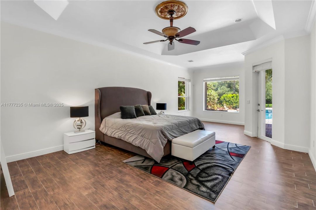 Recently Sold: $1,595,000 (5 beds, 3 baths, 3372 Square Feet)