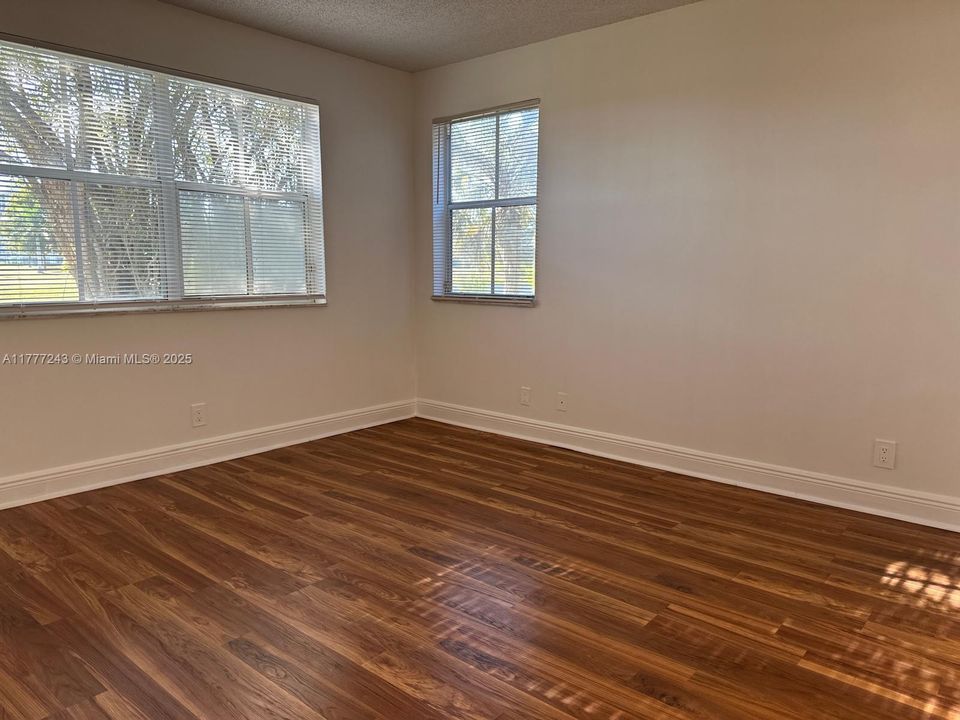 Recently Rented: $1,900 (2 beds, 2 baths, 1020 Square Feet)