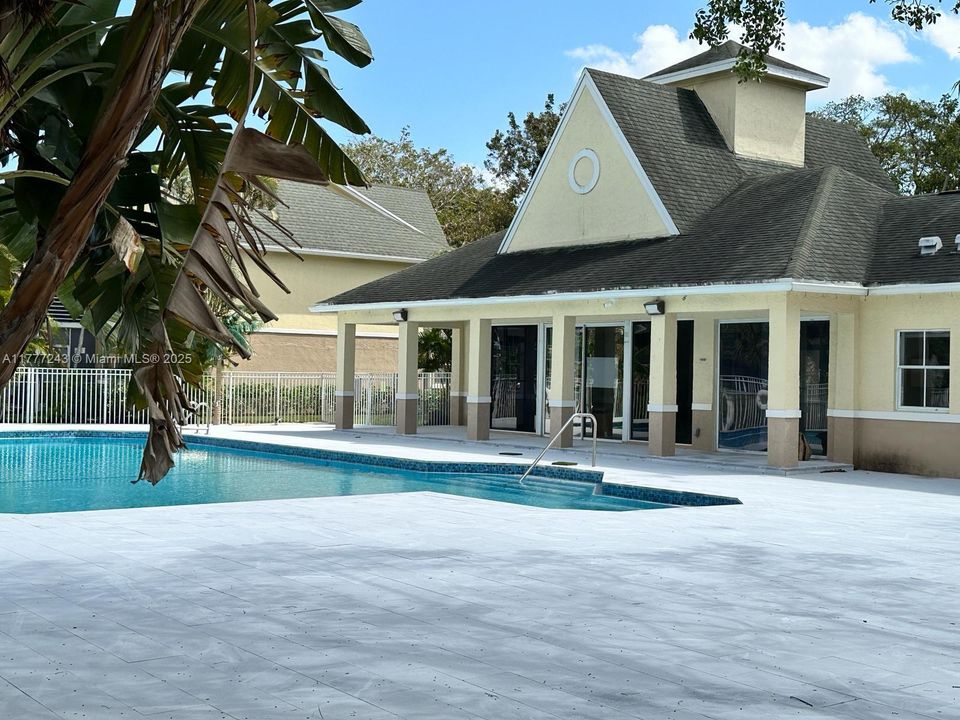 Recently Rented: $1,900 (2 beds, 2 baths, 1020 Square Feet)