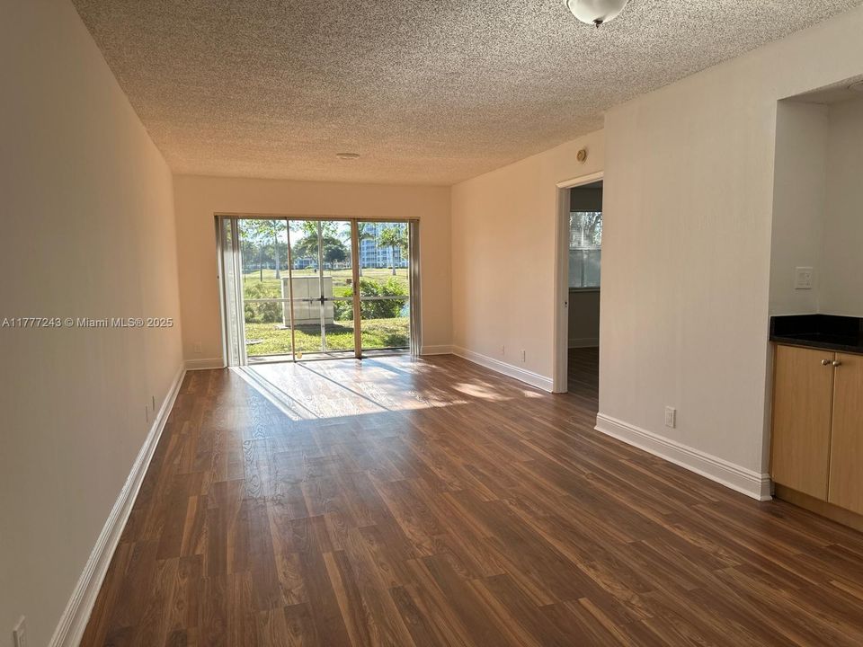 Recently Rented: $1,900 (2 beds, 2 baths, 1020 Square Feet)