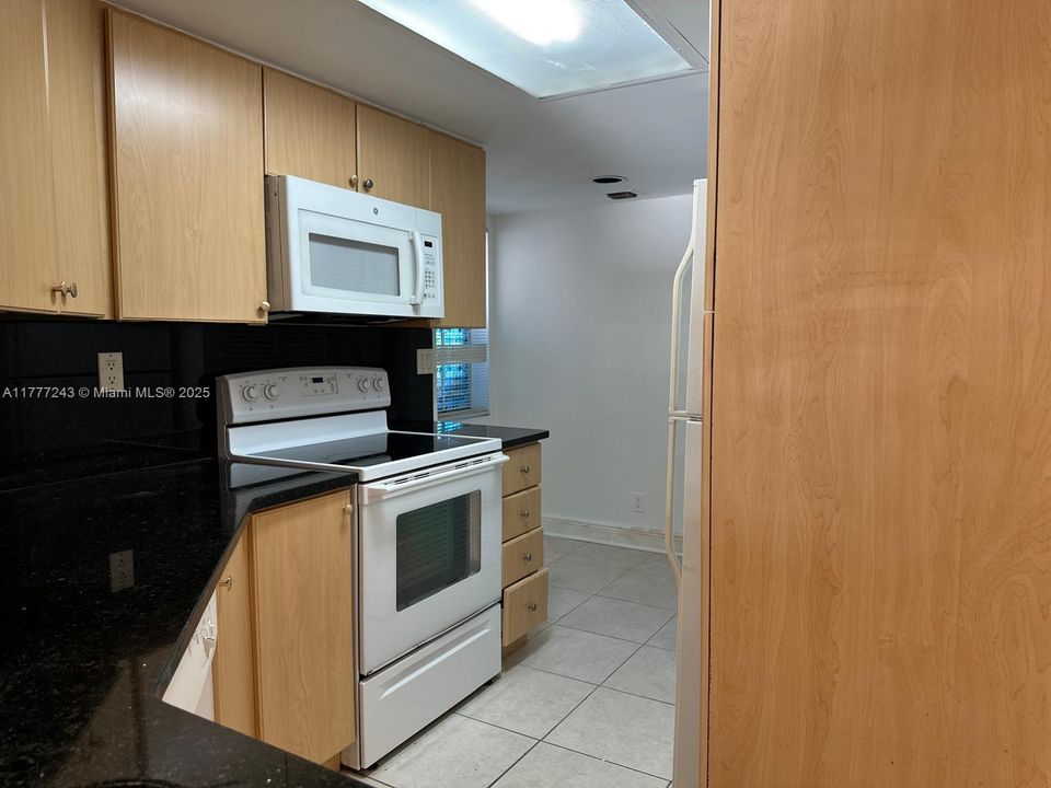 Recently Rented: $1,900 (2 beds, 2 baths, 1020 Square Feet)