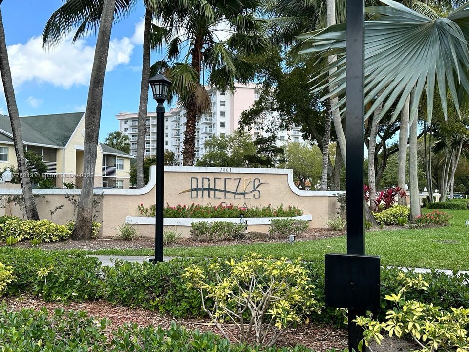 Recently Rented: $1,900 (2 beds, 2 baths, 1020 Square Feet)