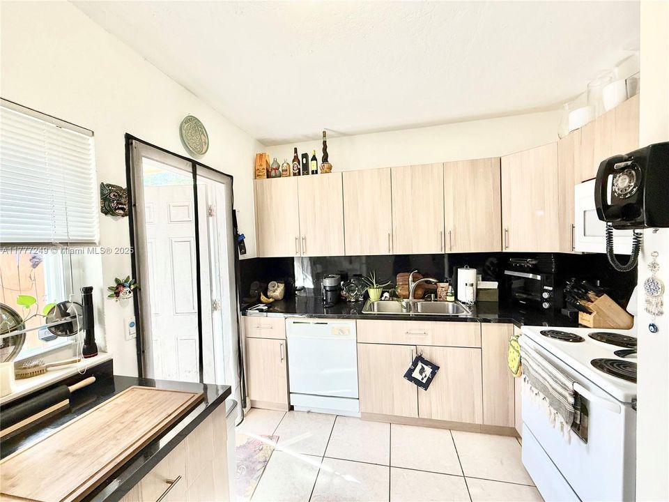 Recientemente alquilado: $1,995 (2 camas, 1 baños, 861 Pies cuadrados)