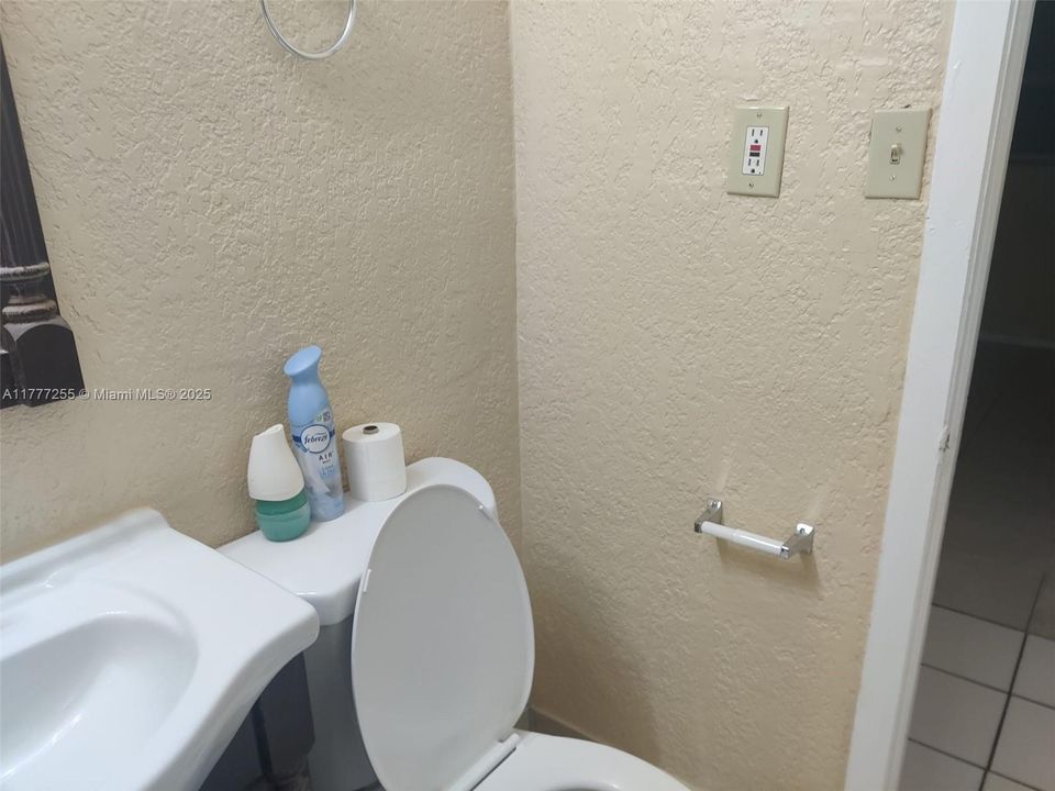 Recently Rented: $2,500 (3 beds, 2 baths, 1104 Square Feet)