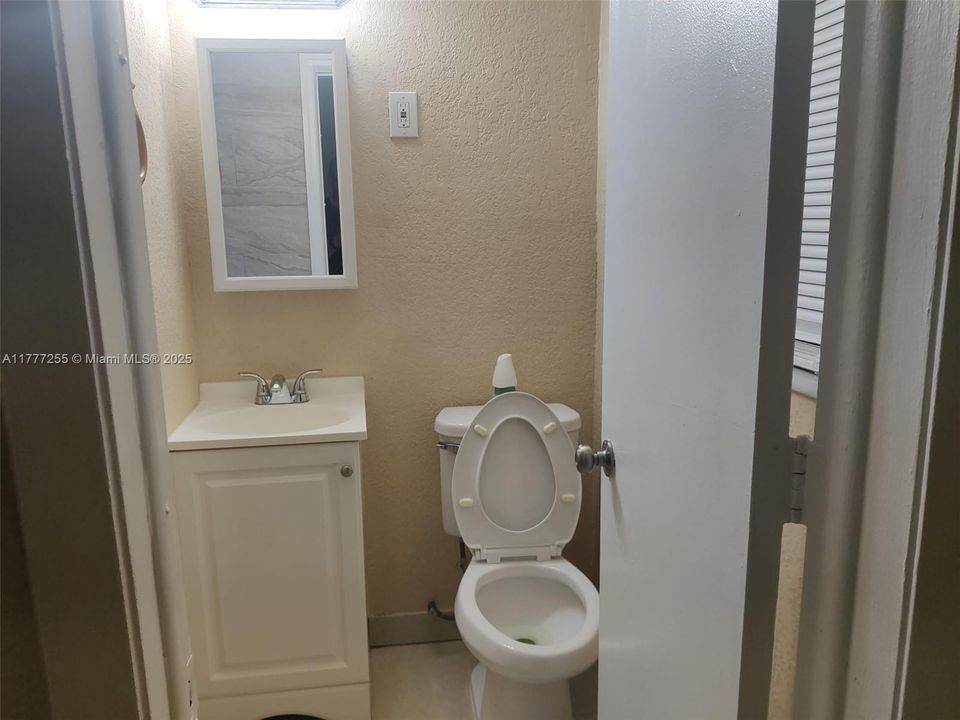 Recently Rented: $2,500 (3 beds, 2 baths, 1104 Square Feet)