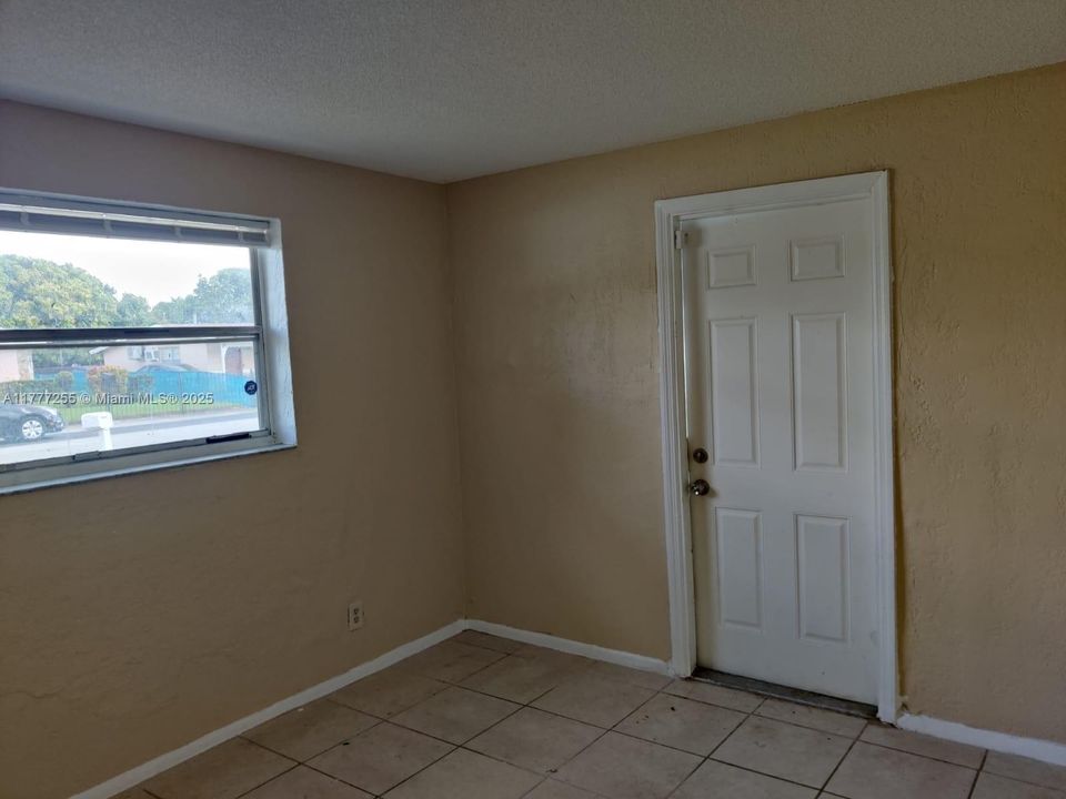 Recently Rented: $2,500 (3 beds, 2 baths, 1104 Square Feet)