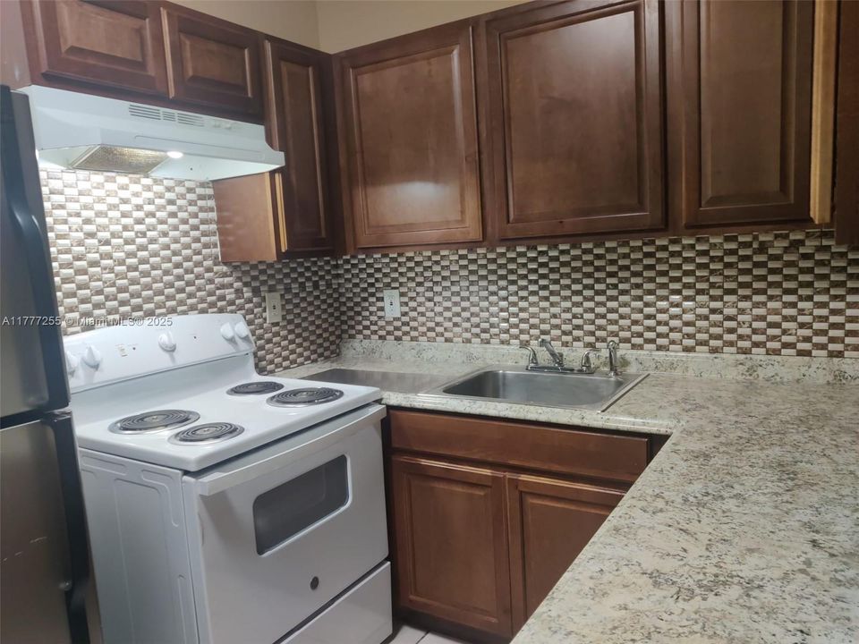 Recently Rented: $2,500 (3 beds, 2 baths, 1104 Square Feet)