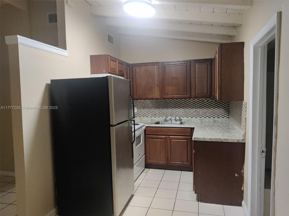 Recently Rented: $2,500 (3 beds, 2 baths, 1104 Square Feet)