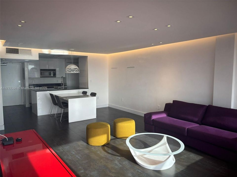 Vendido Recientemente: $675,000 (1 camas, 1 baños, 896 Pies cuadrados)