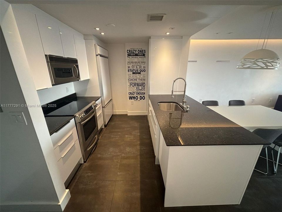 Vendido Recientemente: $675,000 (1 camas, 1 baños, 896 Pies cuadrados)