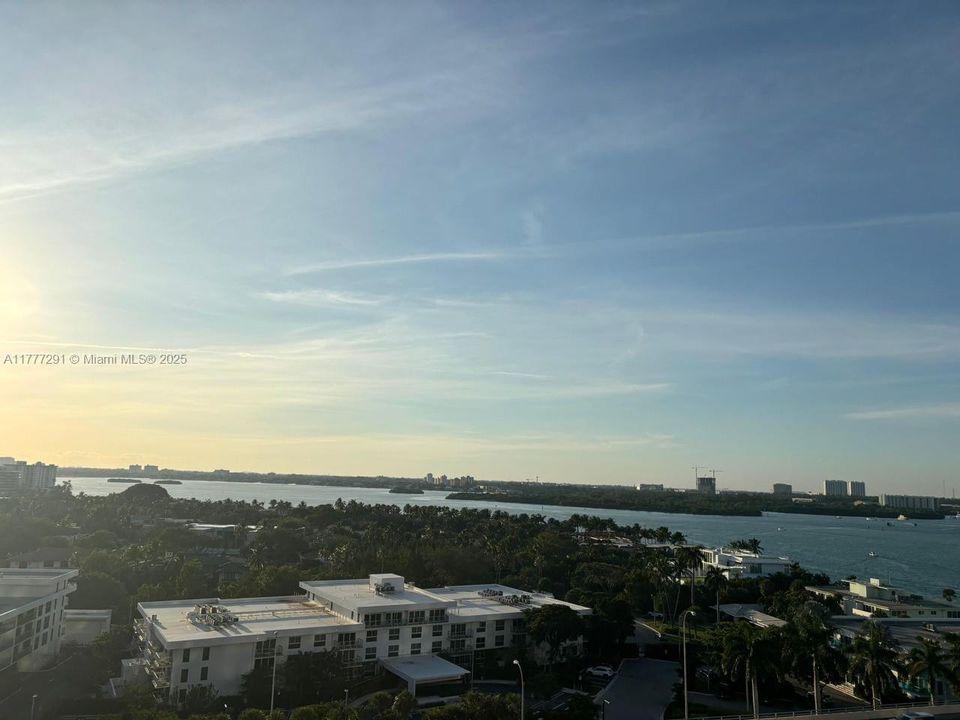 Vendido Recientemente: $675,000 (1 camas, 1 baños, 896 Pies cuadrados)