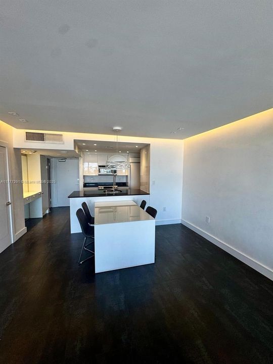 Vendido Recientemente: $675,000 (1 camas, 1 baños, 896 Pies cuadrados)