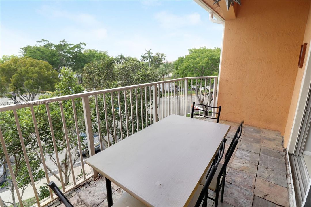 Недавно продано: $268,000 (2 спален, 2 ванн, 1183 Квадратных фут)