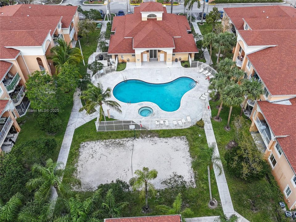 Недавно продано: $268,000 (2 спален, 2 ванн, 1183 Квадратных фут)