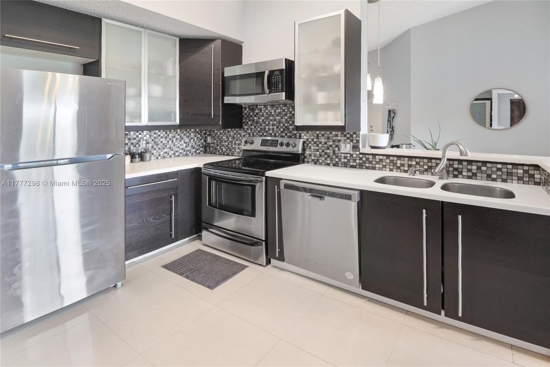 Недавно продано: $268,000 (2 спален, 2 ванн, 1183 Квадратных фут)