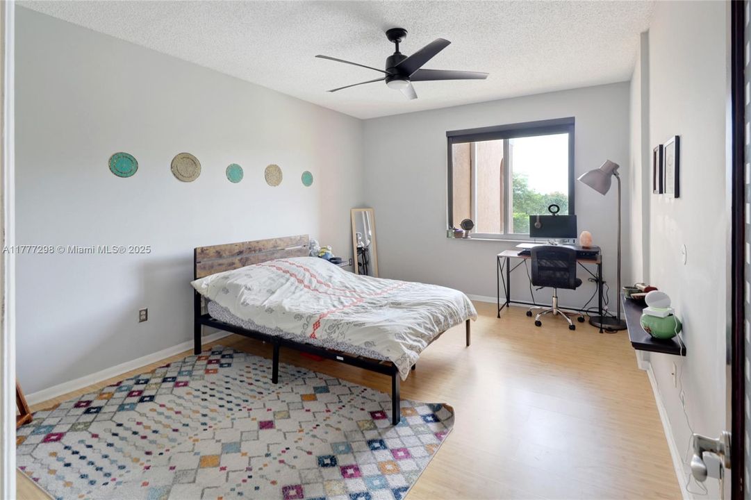 Недавно продано: $268,000 (2 спален, 2 ванн, 1183 Квадратных фут)