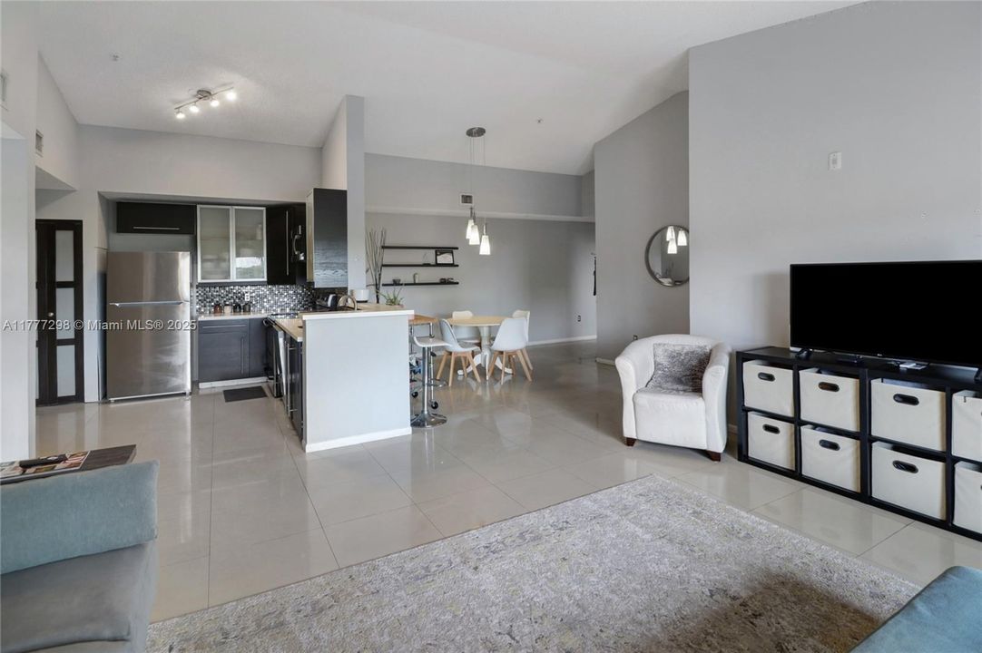 Недавно продано: $268,000 (2 спален, 2 ванн, 1183 Квадратных фут)