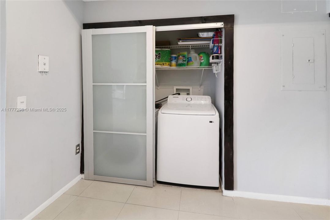 Недавно продано: $268,000 (2 спален, 2 ванн, 1183 Квадратных фут)