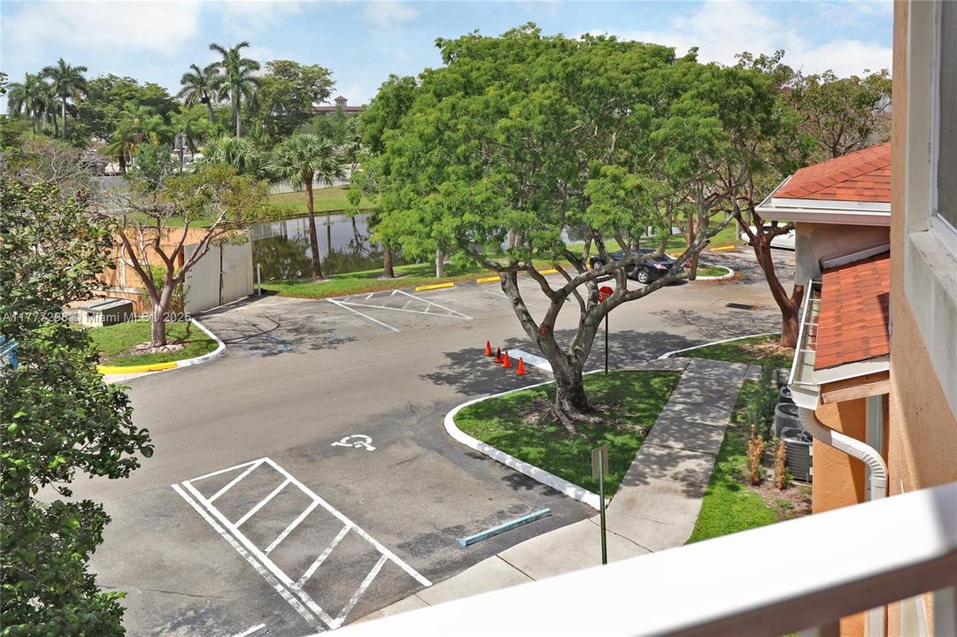 Недавно продано: $268,000 (2 спален, 2 ванн, 1183 Квадратных фут)