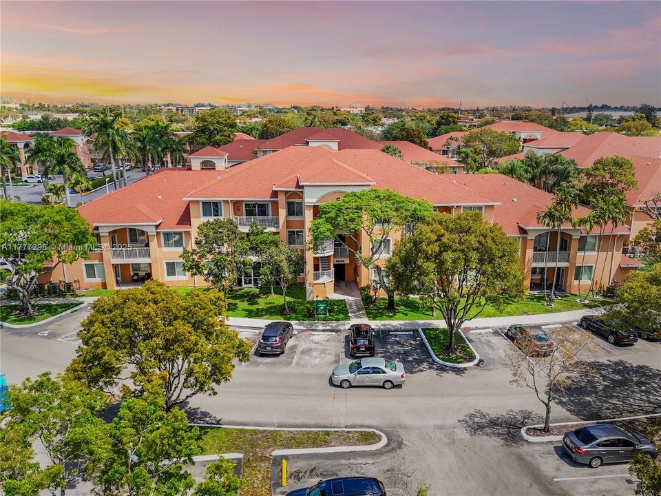 Недавно продано: $268,000 (2 спален, 2 ванн, 1183 Квадратных фут)