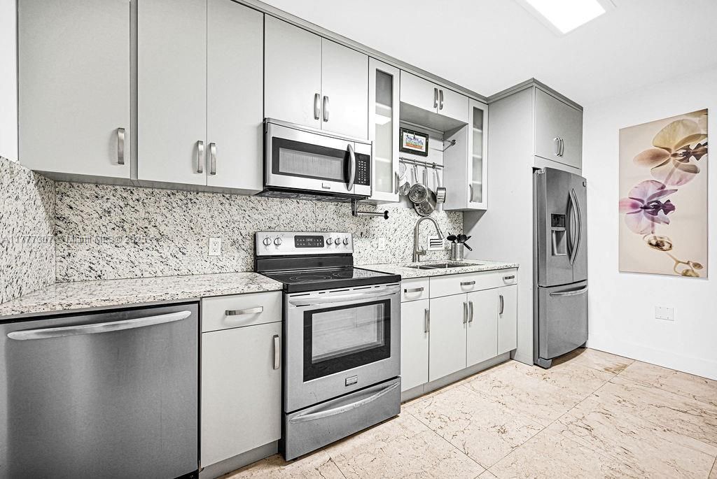 最近售出: $469,000 (1 贝兹, 1 浴室, 1015 平方英尺)