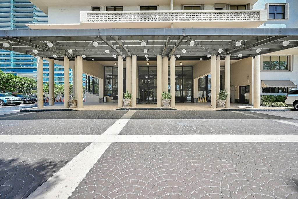 最近售出: $469,000 (1 贝兹, 1 浴室, 1015 平方英尺)