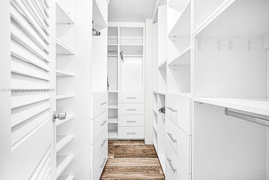 最近售出: $469,000 (1 贝兹, 1 浴室, 1015 平方英尺)