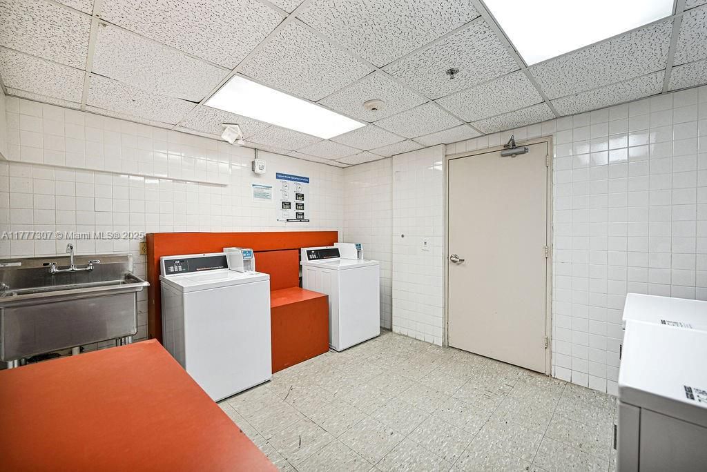 最近售出: $469,000 (1 贝兹, 1 浴室, 1015 平方英尺)