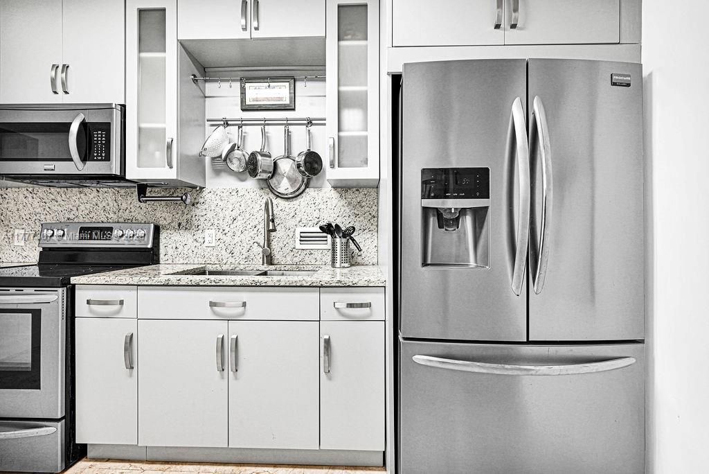 最近售出: $469,000 (1 贝兹, 1 浴室, 1015 平方英尺)