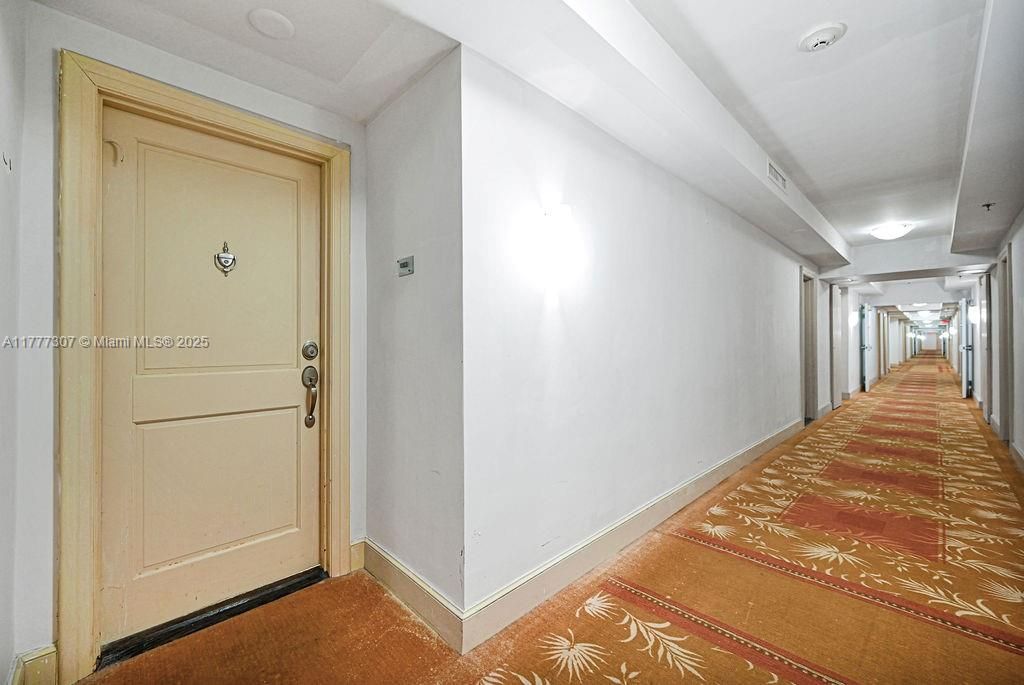 最近售出: $469,000 (1 贝兹, 1 浴室, 1015 平方英尺)