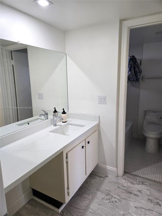 Recientemente alquilado: $1,900 (1 camas, 1 baños, 870 Pies cuadrados)