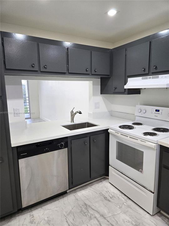 Recientemente alquilado: $1,900 (1 camas, 1 baños, 870 Pies cuadrados)