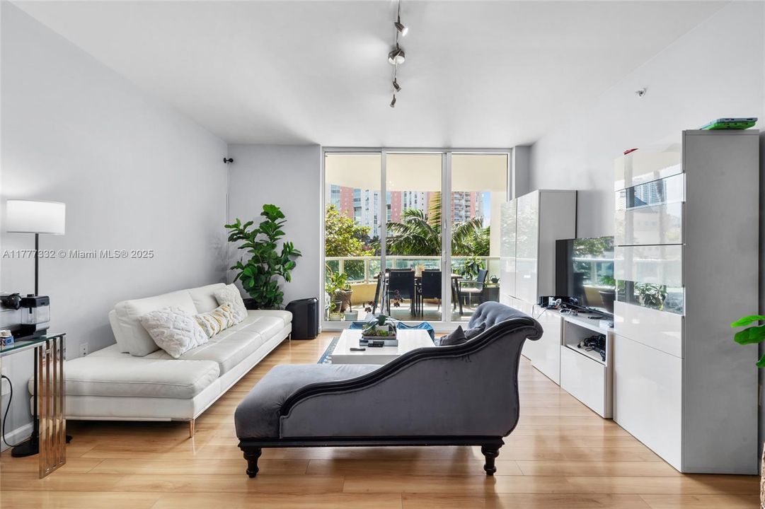 Recently Sold: $567,000 (2 beds, 3 baths, 1750 Square Feet)